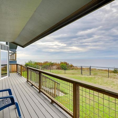 Oceanfront Port Angeles Home With Mountain View! Exterior photo