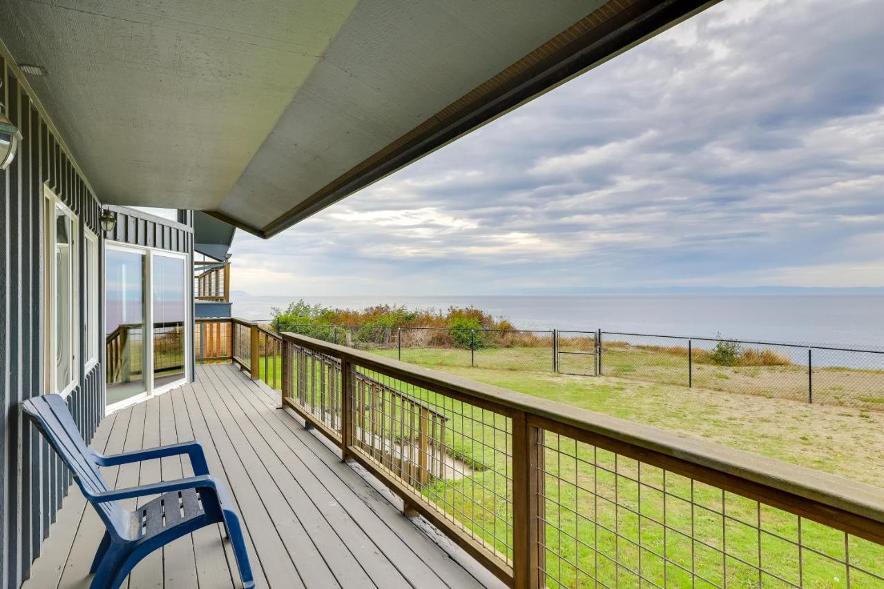 Oceanfront Port Angeles Home With Mountain View! Exterior photo