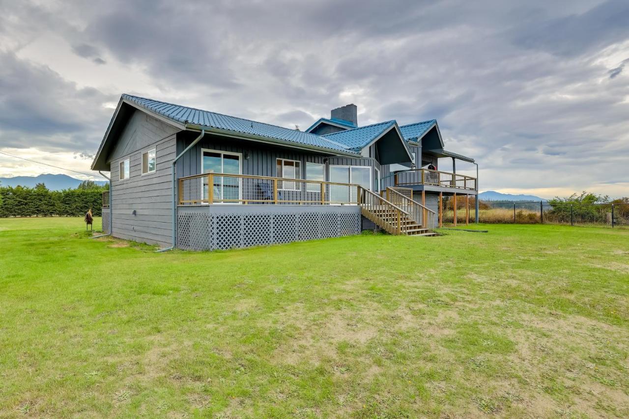 Oceanfront Port Angeles Home With Mountain View! Exterior photo