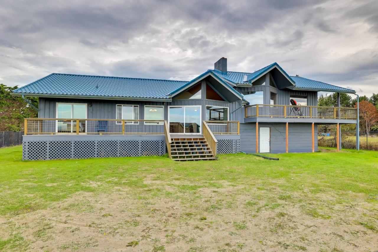 Oceanfront Port Angeles Home With Mountain View! Exterior photo