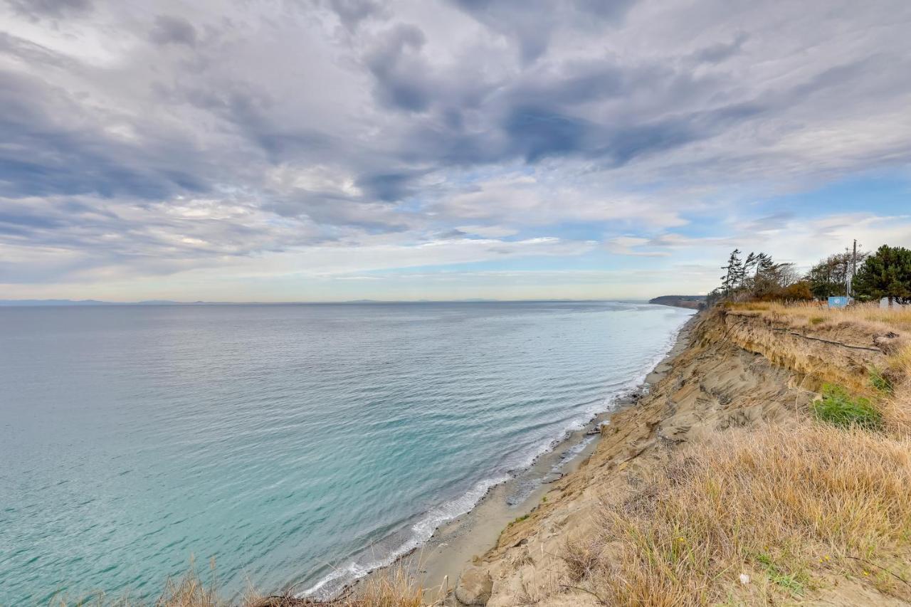 Oceanfront Port Angeles Home With Mountain View! Exterior photo