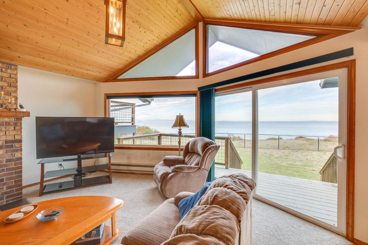 Oceanfront Port Angeles Home With Mountain View! Exterior photo