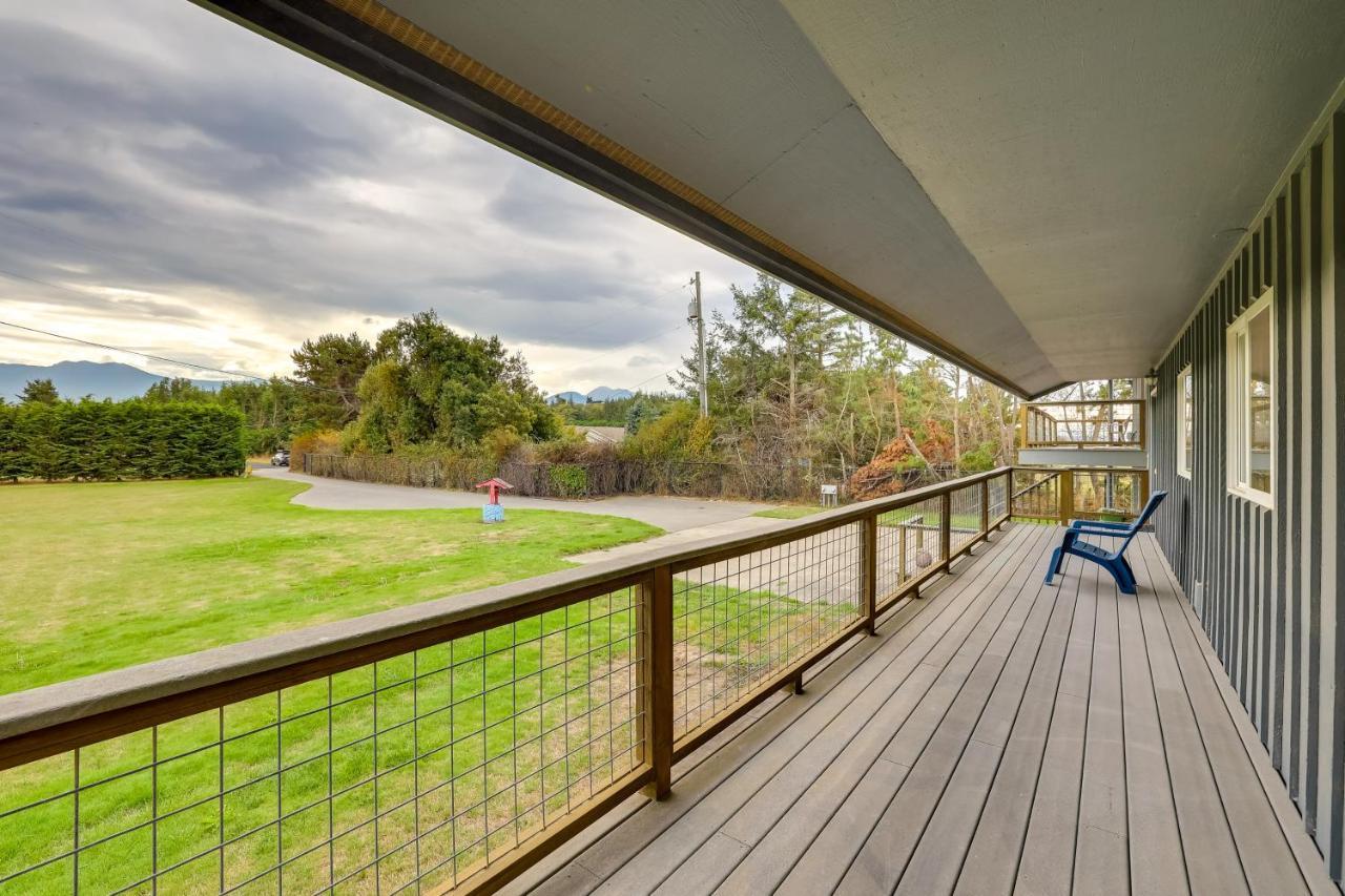 Oceanfront Port Angeles Home With Mountain View! Exterior photo