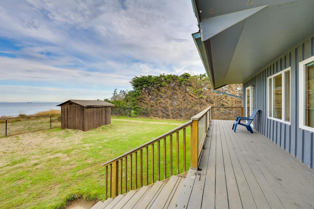 Oceanfront Port Angeles Home With Mountain View! Exterior photo