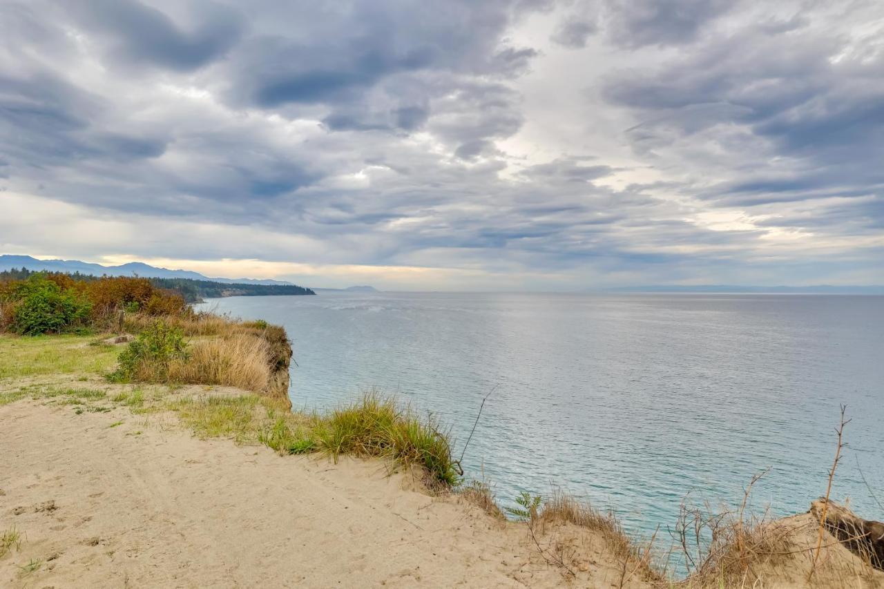 Oceanfront Port Angeles Home With Mountain View! Exterior photo